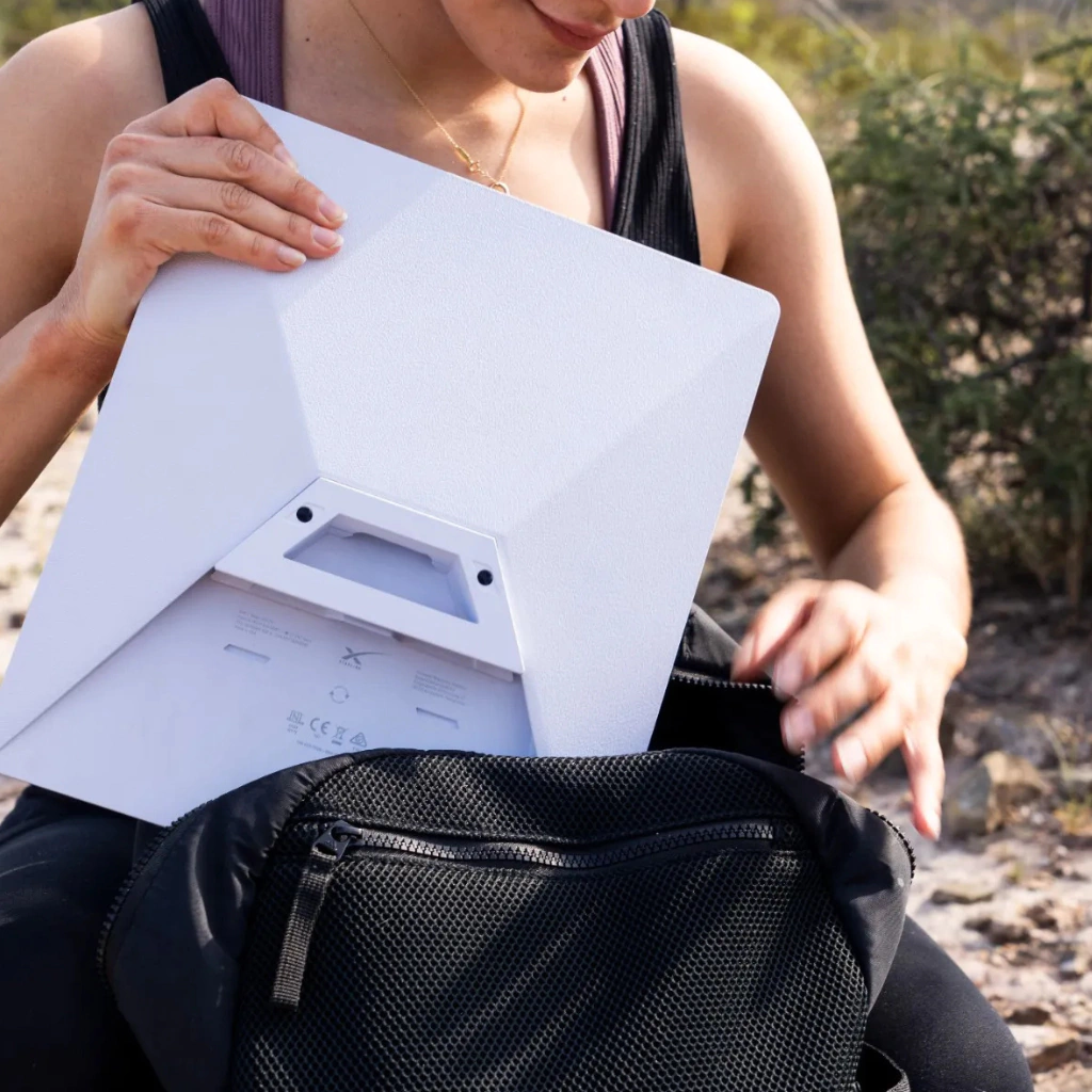 Starlink Mini guardado en mochila
